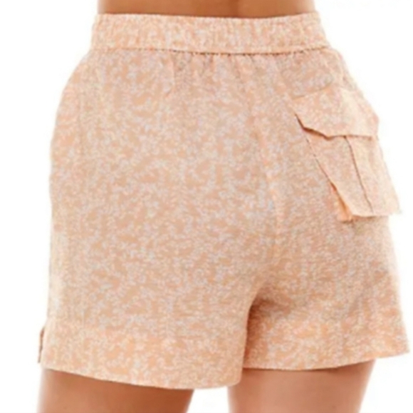 WAYF NAIMA shorts NWT elastic waist with pockets sz.S peach with white flowers - Picture 2 of 7